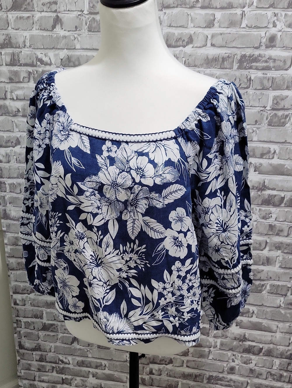 C&C California Linen Navy and White Floral Square-Neck Cropped Blouse Sz M, Boho